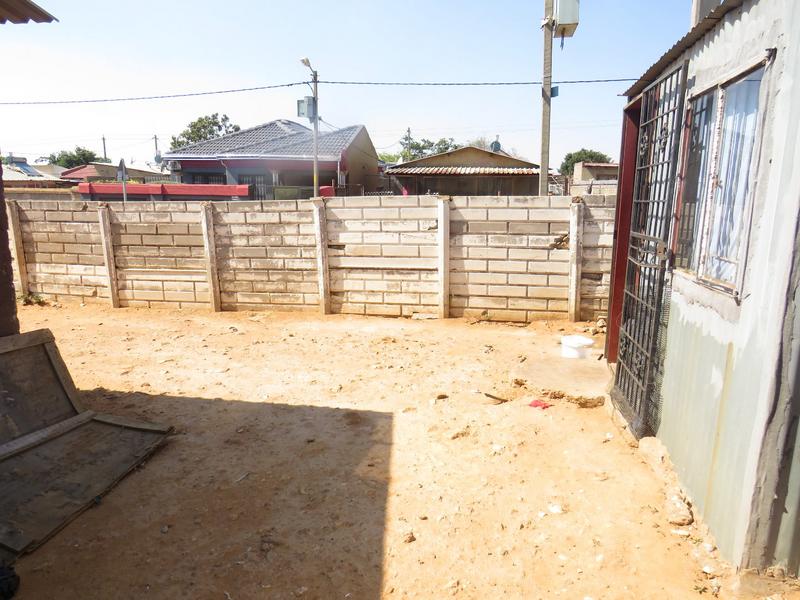 2 Bedroom Property for Sale in Tshepisong Gauteng