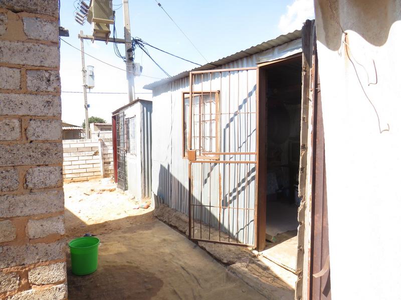 2 Bedroom Property for Sale in Tshepisong Gauteng