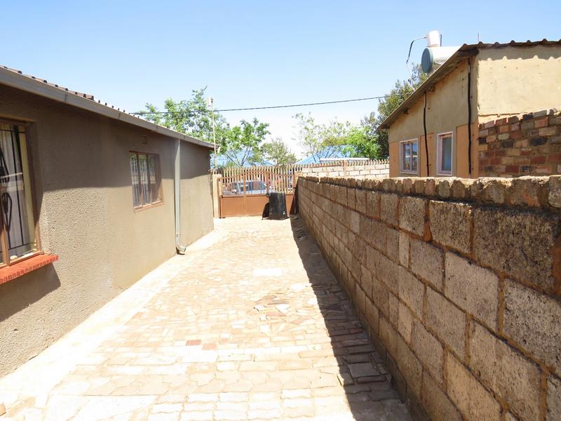 2 Bedroom Property for Sale in Tshepisong Gauteng