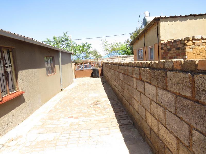 2 Bedroom Property for Sale in Tshepisong Gauteng