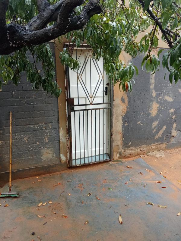 2 Bedroom Property for Sale in Tshepisong Gauteng
