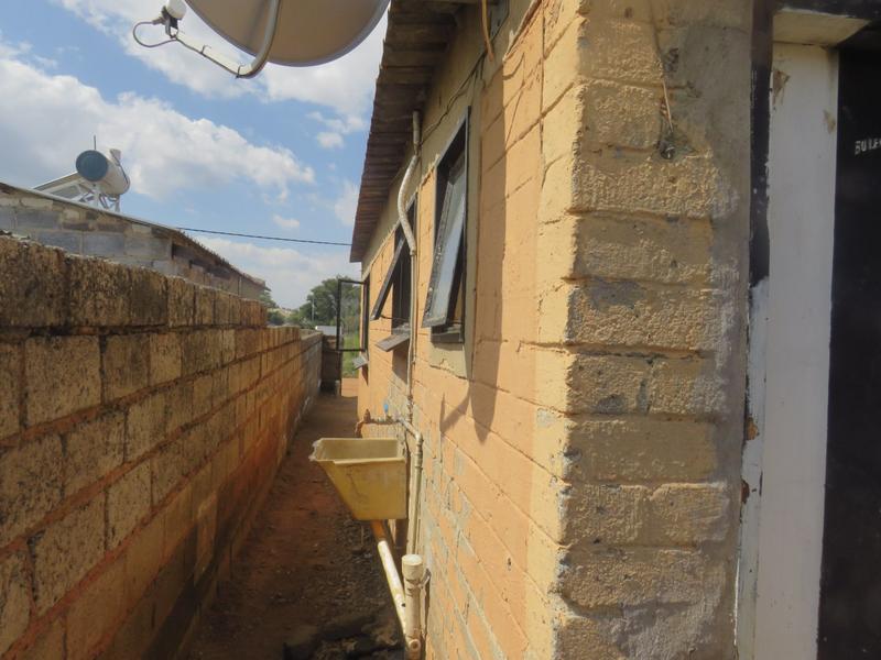 1 Bedroom Property for Sale in Tshepisong Gauteng
