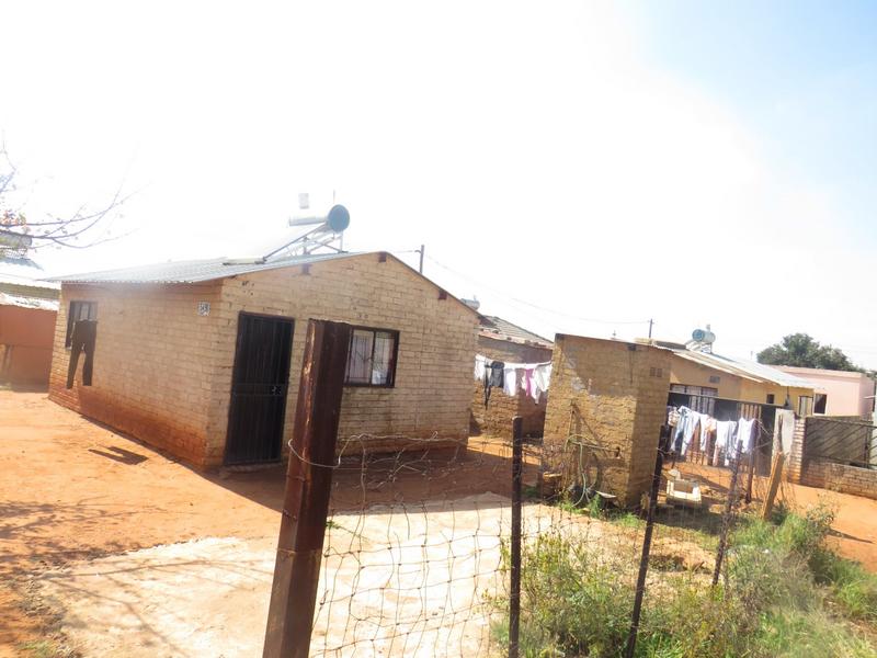2 Bedroom Property for Sale in Tshepisong Gauteng