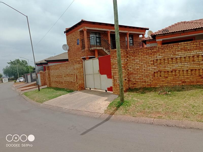 4 Bedroom Property for Sale in Kagiso Gauteng