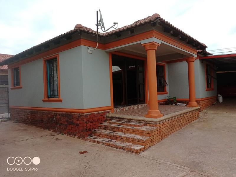 4 Bedroom Property for Sale in Kagiso Gauteng