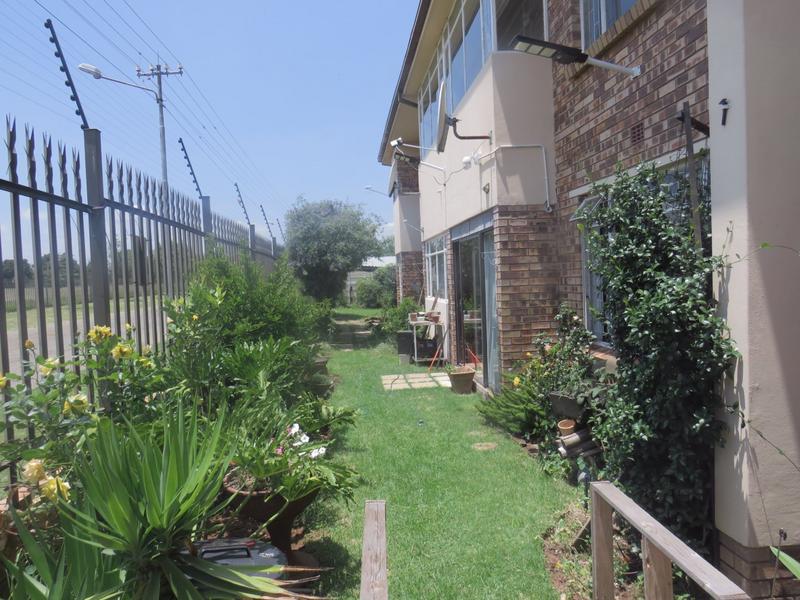 2 Bedroom Property for Sale in Randfontein Gauteng