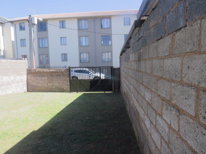 2 Bedroom Property for Sale in Roodepoort Gauteng