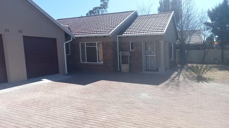 2 Bedroom Property for Sale in Roodepoort Gauteng