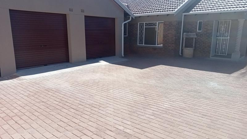 2 Bedroom Property for Sale in Roodepoort Gauteng