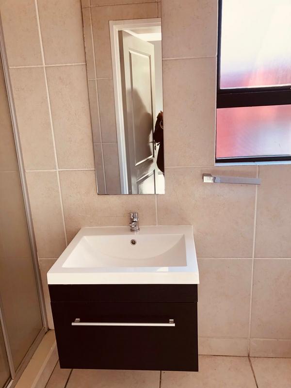To Let 2 Bedroom Property for Rent in Greenstone Hill Gauteng