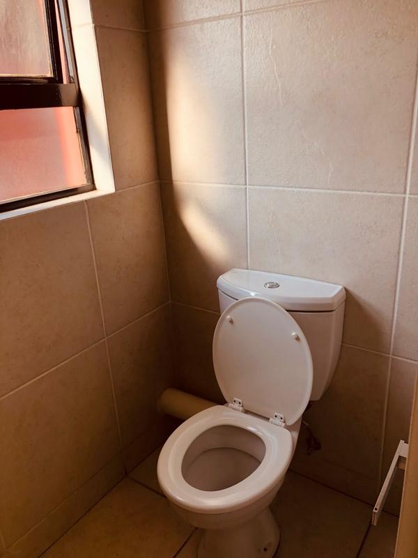 To Let 2 Bedroom Property for Rent in Greenstone Hill Gauteng