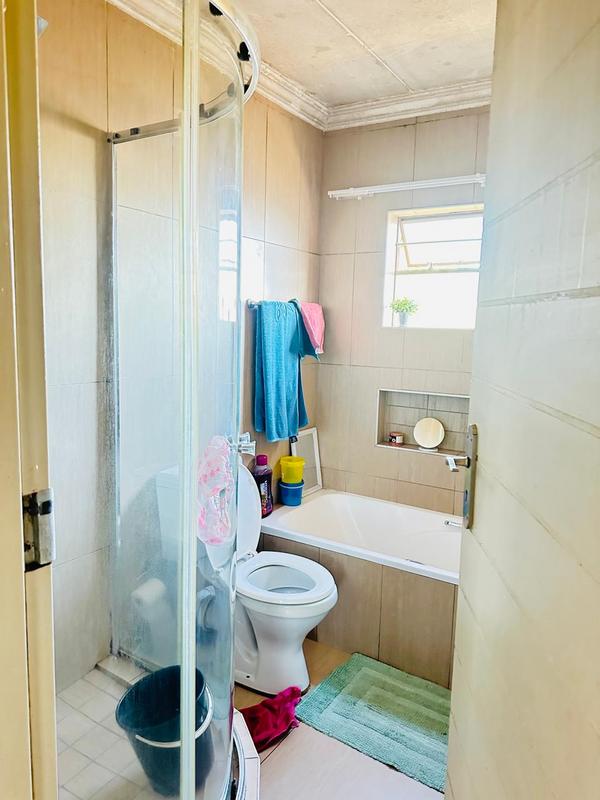 2 Bedroom Property for Sale in Andeon AH Gauteng