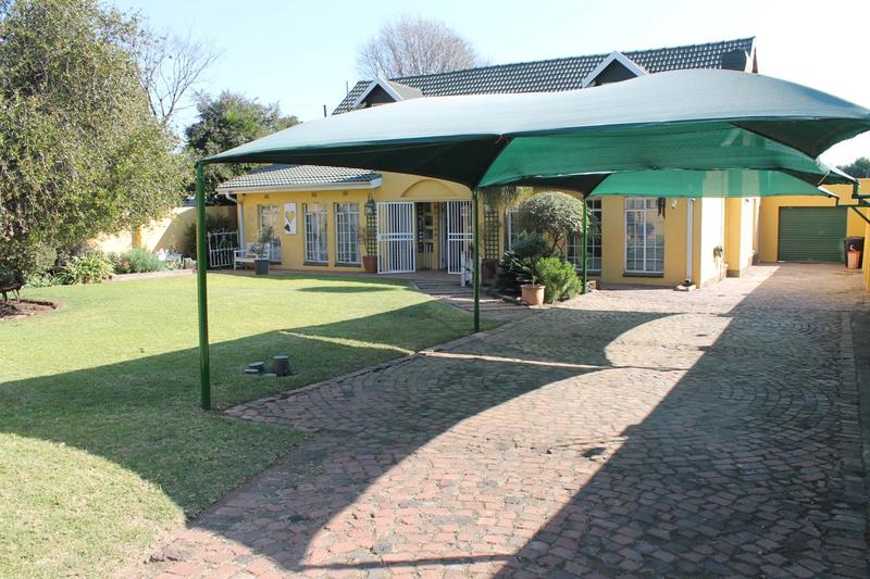 5 Bedroom Property for Sale in Meadowbrook Gauteng