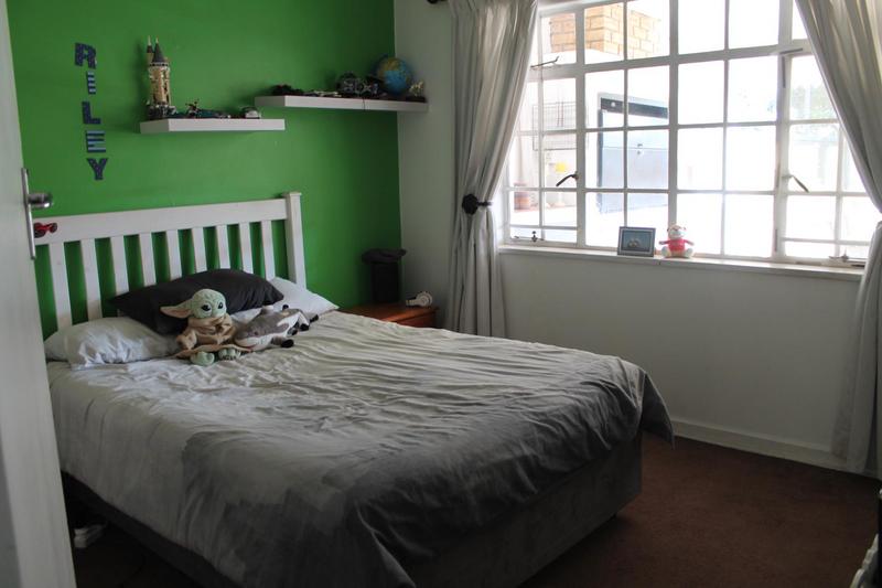 5 Bedroom Property for Sale in Meadowbrook Gauteng