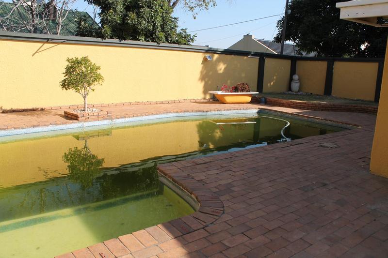 5 Bedroom Property for Sale in Meadowbrook Gauteng
