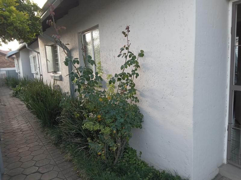 1 Bedroom Property for Sale in Rooihuiskraal North Gauteng