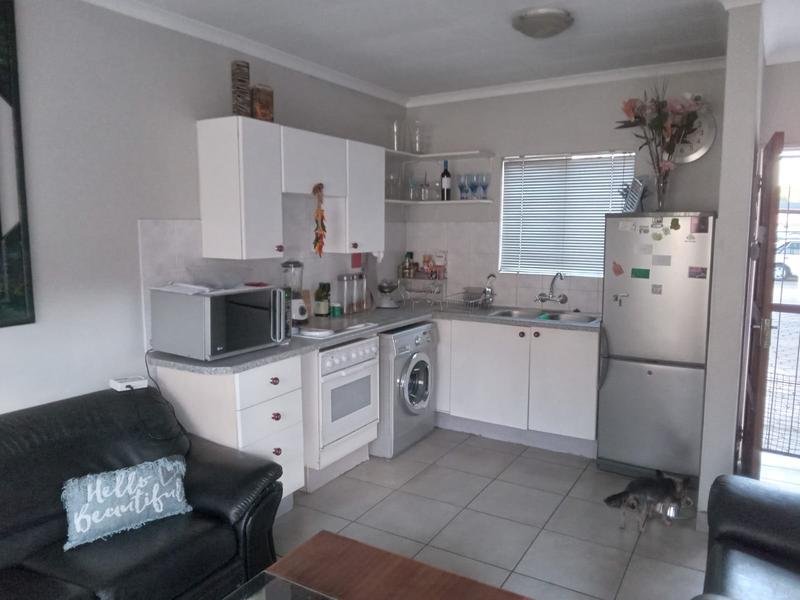 1 Bedroom Property for Sale in Rooihuiskraal North Gauteng