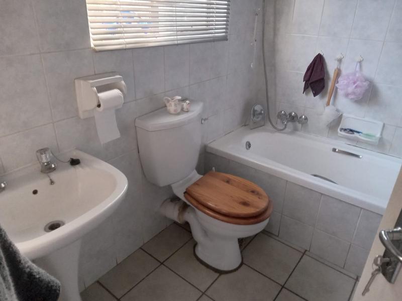 1 Bedroom Property for Sale in Rooihuiskraal North Gauteng