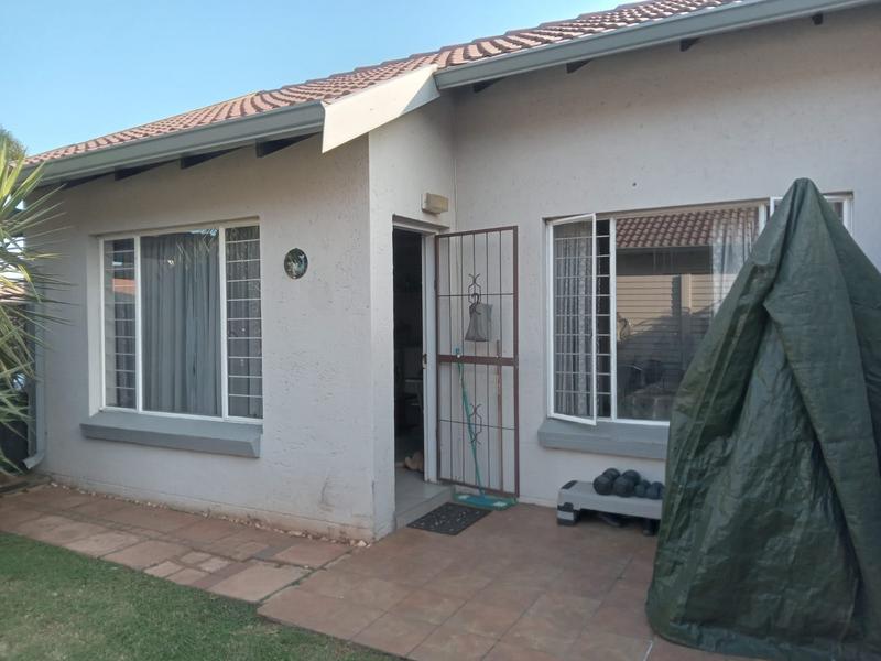 1 Bedroom Property for Sale in Rooihuiskraal North Gauteng