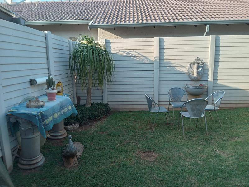 1 Bedroom Property for Sale in Rooihuiskraal North Gauteng