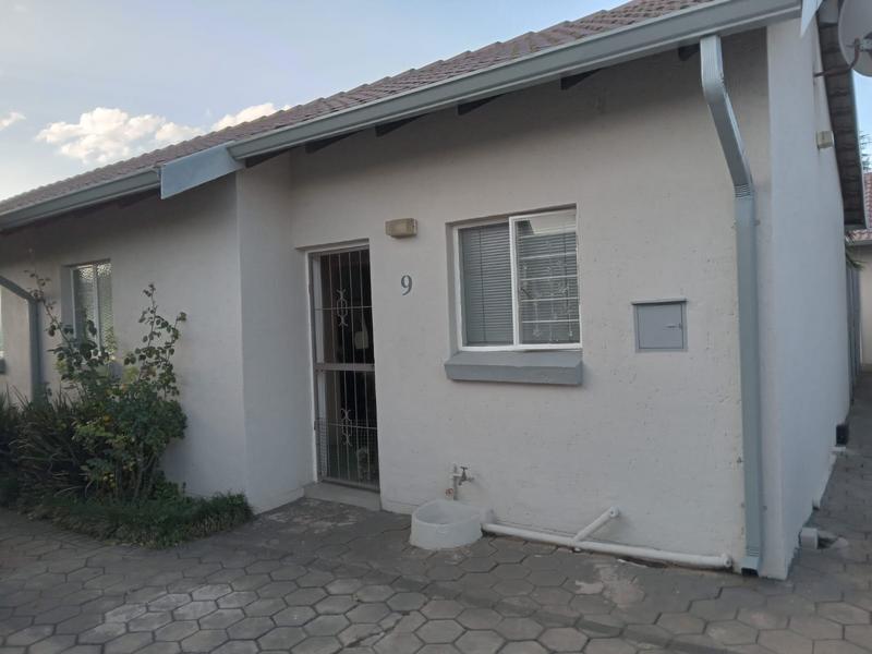 1 Bedroom Property for Sale in Rooihuiskraal North Gauteng