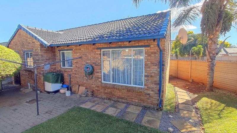 3 Bedroom Property for Sale in Rooihuiskraal North Gauteng
