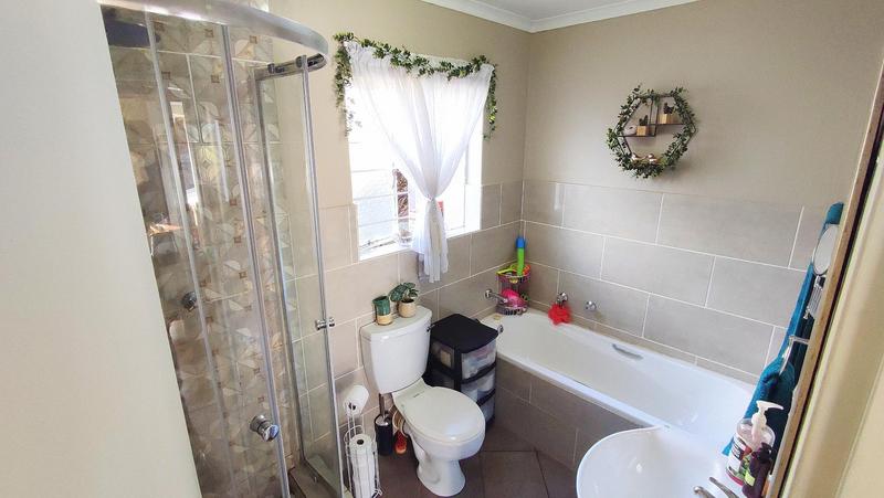 3 Bedroom Property for Sale in Rooihuiskraal North Gauteng