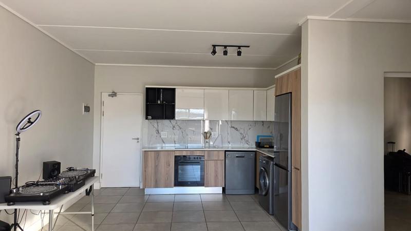 To Let 2 Bedroom Property for Rent in Waterfall Gauteng