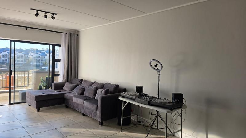 To Let 2 Bedroom Property for Rent in Waterfall Gauteng