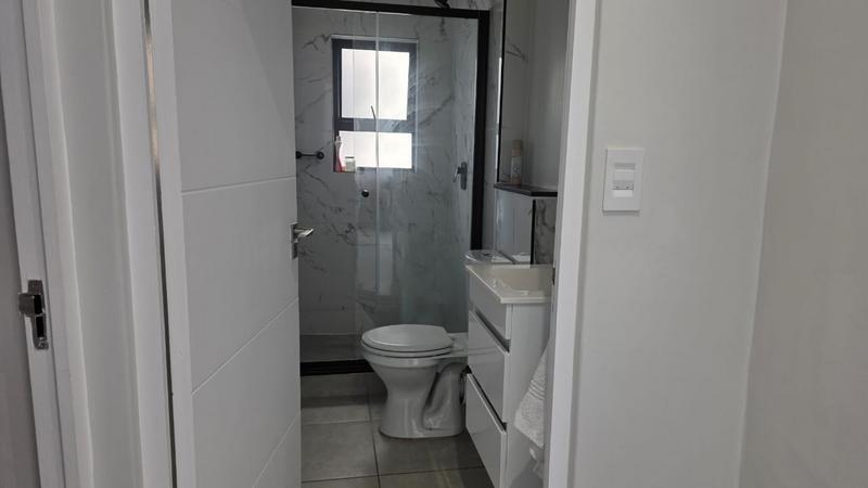 To Let 2 Bedroom Property for Rent in Waterfall Gauteng