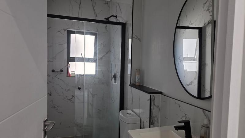 To Let 2 Bedroom Property for Rent in Waterfall Gauteng