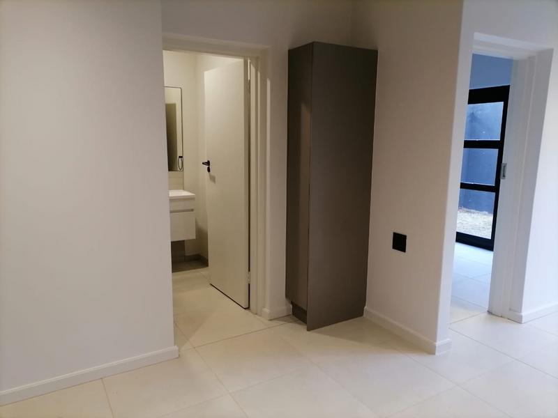 To Let 1 Bedroom Property for Rent in Waverley Gauteng