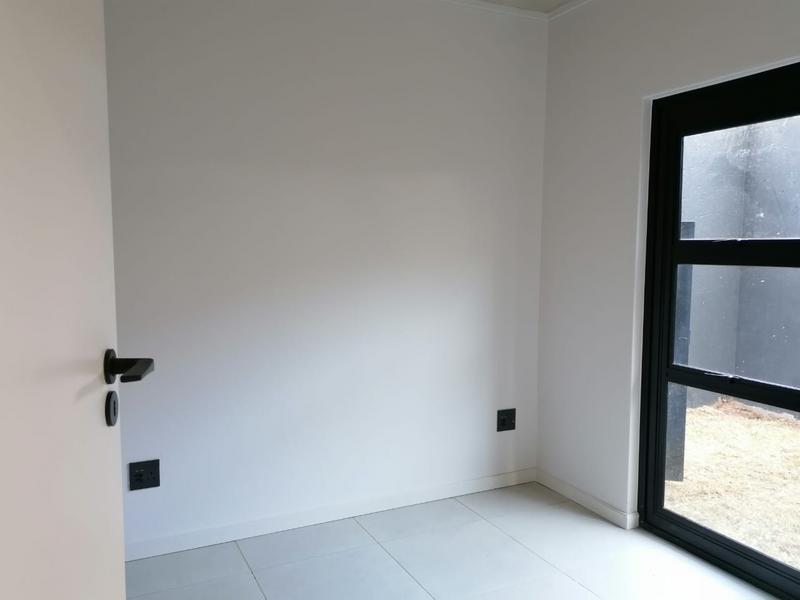 To Let 1 Bedroom Property for Rent in Waverley Gauteng