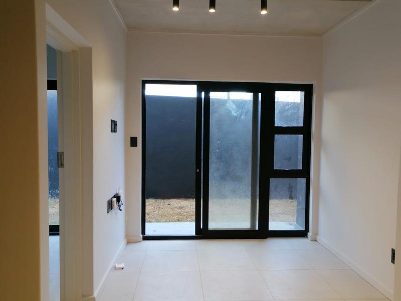 To Let 1 Bedroom Property for Rent in Waverley Gauteng