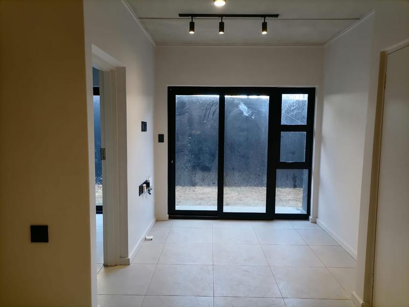 To Let 1 Bedroom Property for Rent in Waverley Gauteng