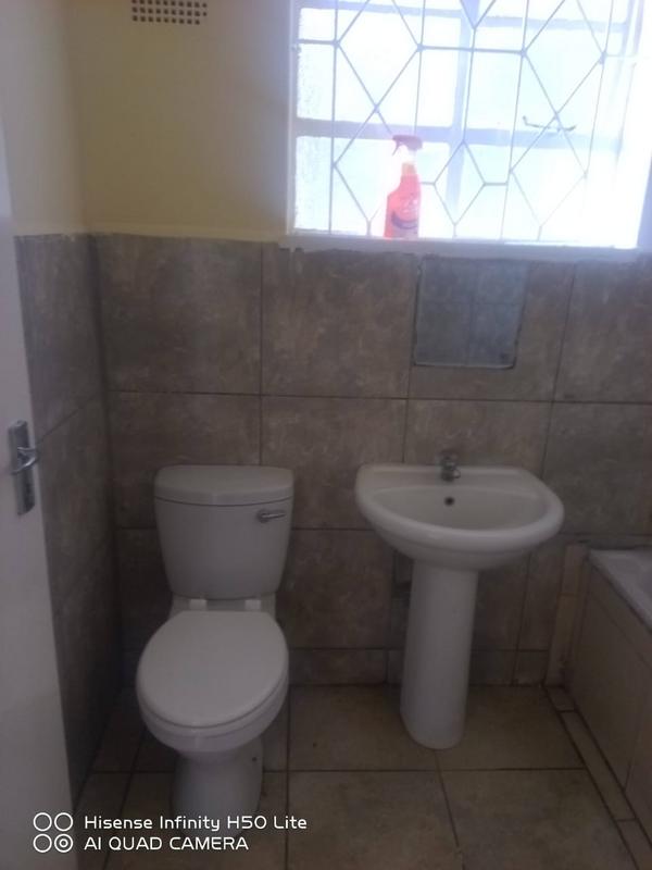 To Let 1 Bedroom Property for Rent in Edenvale Gauteng