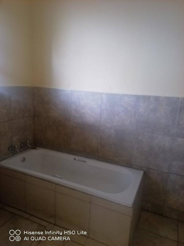 To Let 1 Bedroom Property for Rent in Edenvale Gauteng