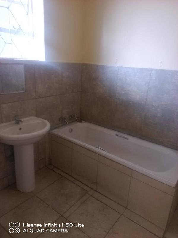 To Let 1 Bedroom Property for Rent in Edenvale Gauteng