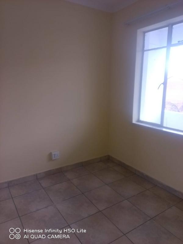 To Let 1 Bedroom Property for Rent in Edenvale Gauteng