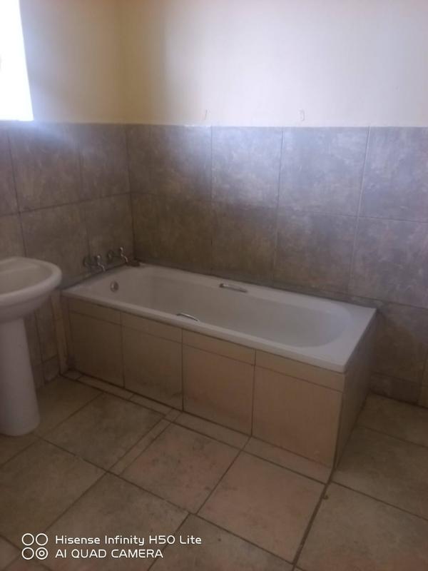 To Let 1 Bedroom Property for Rent in Edenvale Gauteng