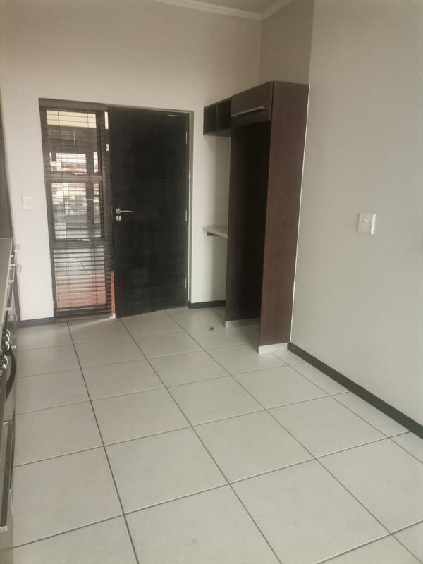 To Let 1 Bedroom Property for Rent in Greenstone Hill Gauteng