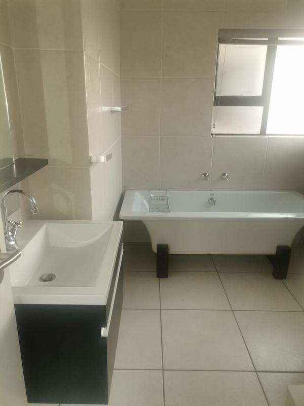 To Let 1 Bedroom Property for Rent in Greenstone Hill Gauteng