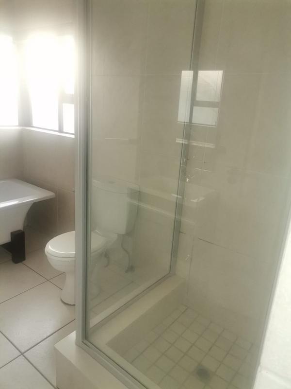 To Let 1 Bedroom Property for Rent in Greenstone Hill Gauteng