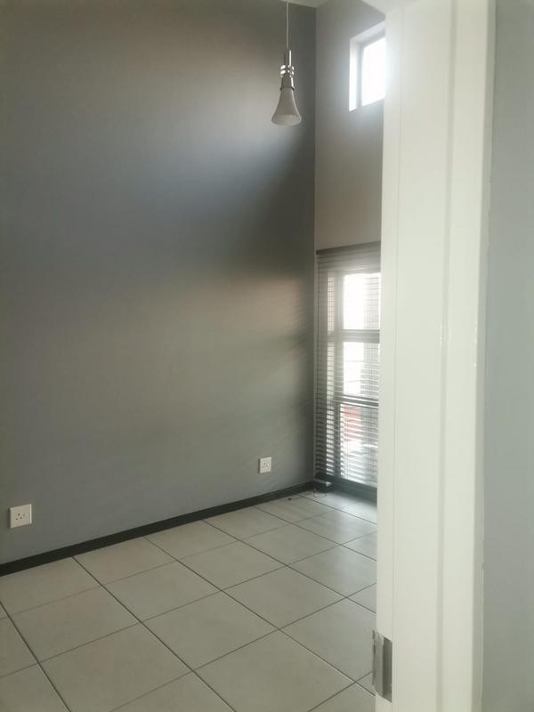 To Let 1 Bedroom Property for Rent in Greenstone Hill Gauteng