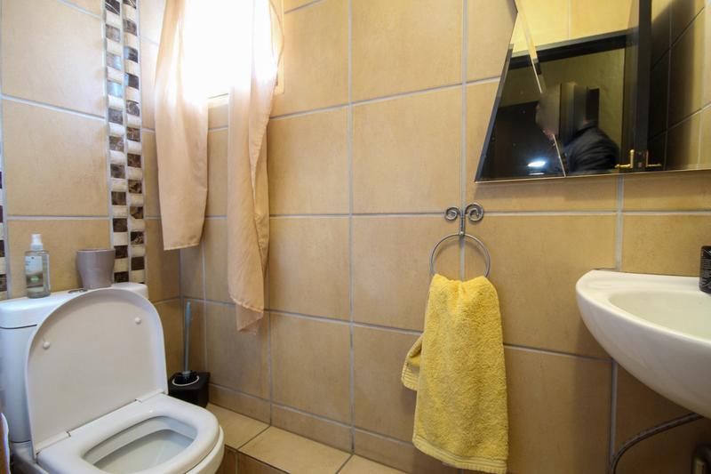 To Let 5 Bedroom Property for Rent in Wierda Park Gauteng