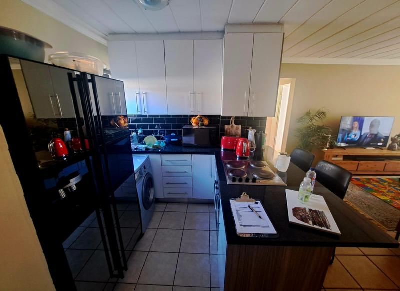 2 Bedroom Property for Sale in Die Hoewes Gauteng