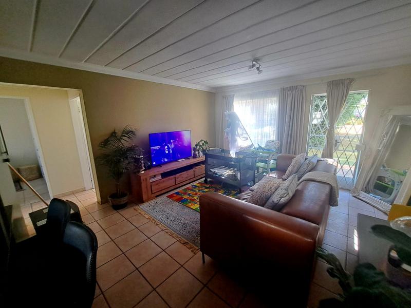 2 Bedroom Property for Sale in Die Hoewes Gauteng