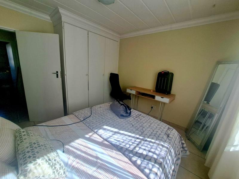 2 Bedroom Property for Sale in Die Hoewes Gauteng
