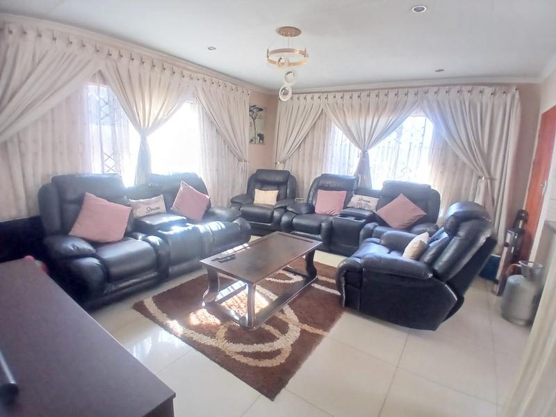 3 Bedroom Property for Sale in Protea Glen Gauteng