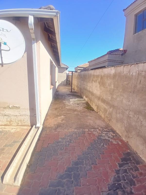 3 Bedroom Property for Sale in Protea Glen Gauteng